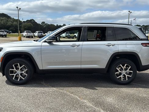 New 2025 Jeep Grand Cherokee Limited image 5
