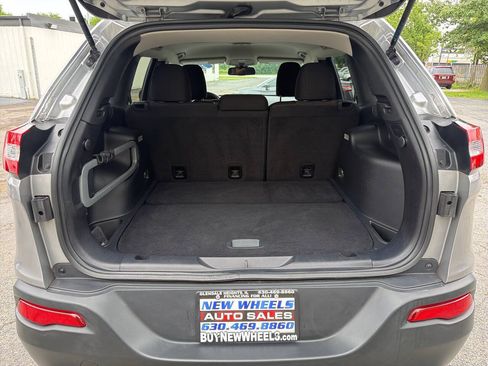 Used 2015 Jeep Cherokee Latitude w/ Cold Weather Group AWD/4WD image 26