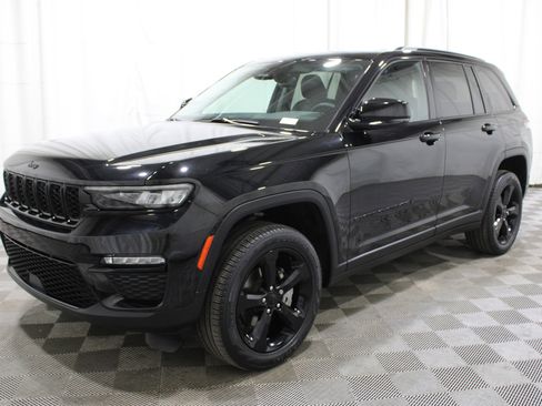 Used 2023 Jeep Grand Cherokee Limited w/ Black Appearance Package image 47