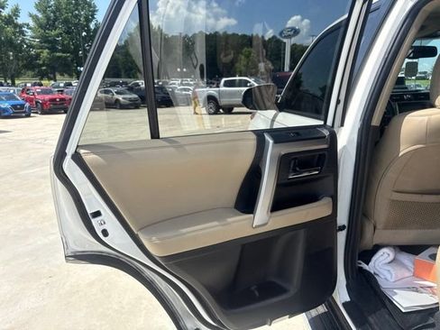 Used 2017 Toyota 4Runner SR5 Premium RWD image 36
