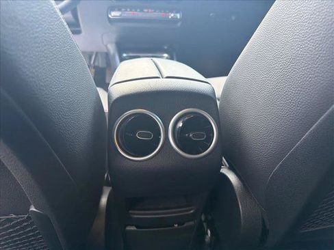Used 2026 Mercedes-Benz GLB 250 image 17