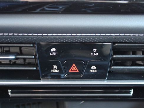 Certified 2025 Volkswagen Atlas Cross Sport SE image 16