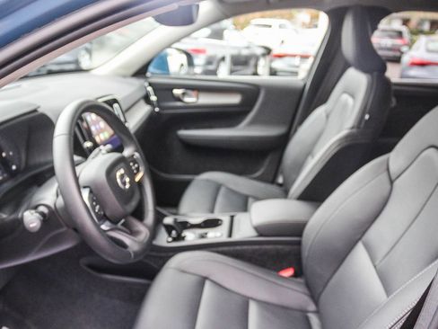 Used 2025 Volvo XC40 B5 Core image 23
