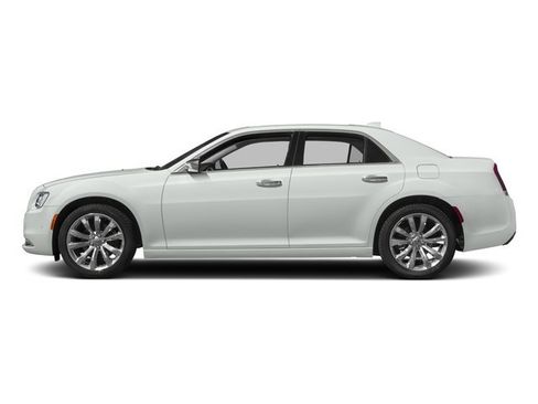 Used 2017 Chrysler 300 C RWD image 6