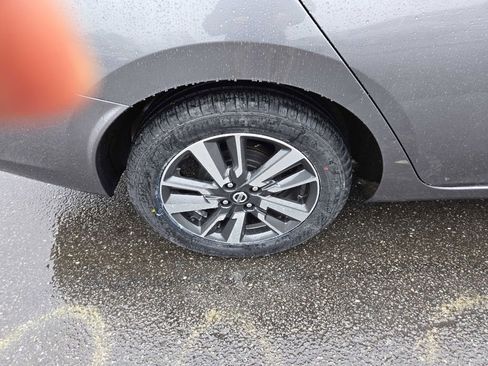 Used 2021 Nissan Versa SV image 15