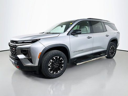 Used 2024 Chevrolet Traverse Z71 AWD/4WD image 3