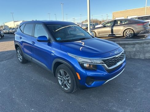 Used 2023 Kia Seltos LX image 2