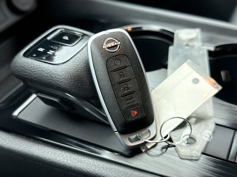 Used 2025 Nissan Rogue SV AWD/4WD image 22