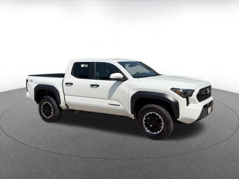 Used 2024 Toyota Tacoma TRD Off-Road image 2