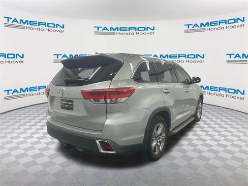 Used 2019 Toyota Highlander Limited Platinum image 5