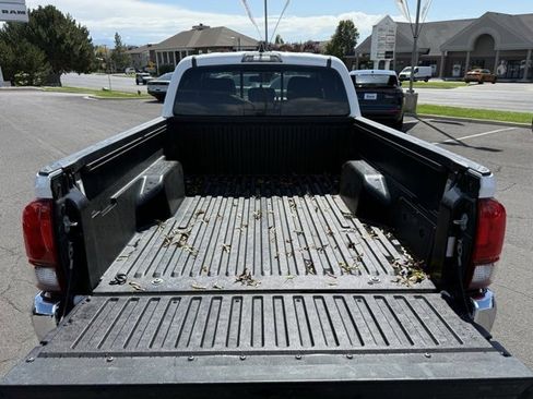 Used 2021 Toyota Tacoma SR5 w/ Blackout Package (TMS) image 11