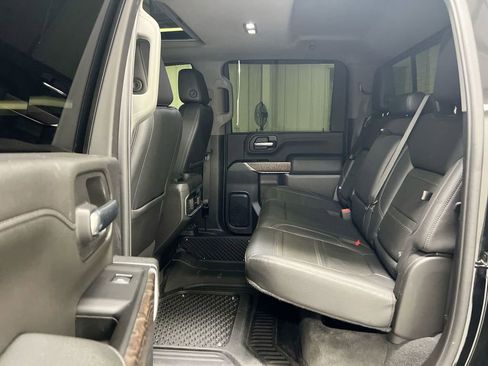 Used 2022 GMC Sierra 2500 Denali w/ Denali Black Diamond Edition AWD/4WD image 24