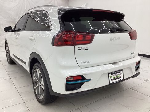 Used 2022 Kia Niro EX w/ Cold Weather Package FWD image 8