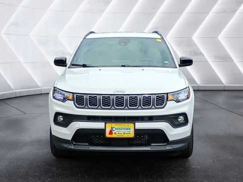 Used 2024 Jeep Compass Latitude AWD/4WD image 9