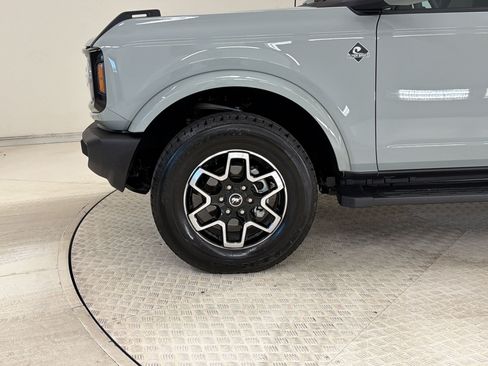 Used 2024 Ford Bronco Outer Banks AWD/4WD image 12
