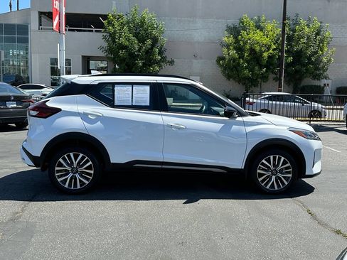 Used 2024 Nissan Kicks SR FWD image 9