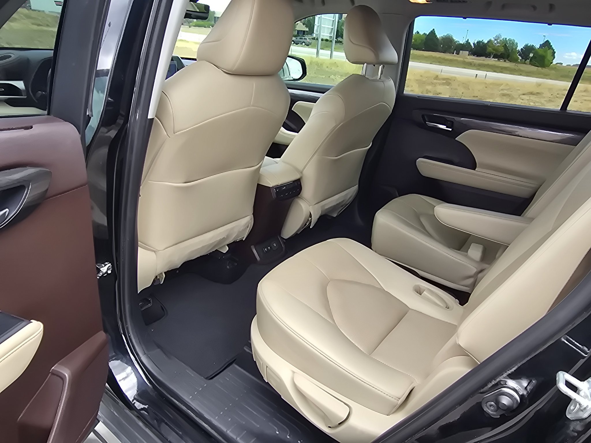 Used 2021 Toyota Highlander Platinum AWD/4WD image 15