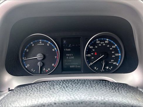 Used 2017 Toyota RAV4 XLE image 28