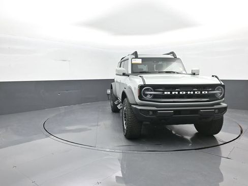 Certified 2023 Ford Bronco Outer Banks w/ Sasquatch Package AWD/4WD image 3