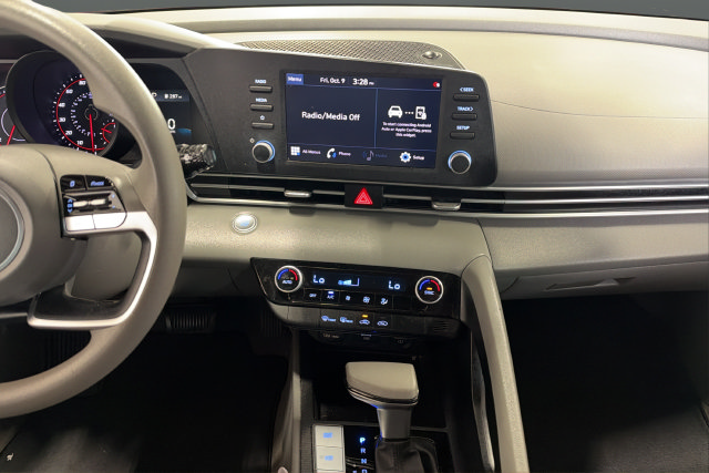 Used 2021 Hyundai Elantra SEL FWD image 12