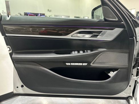 Used 2017 BMW 750i xDrive AWD/4WD image 32