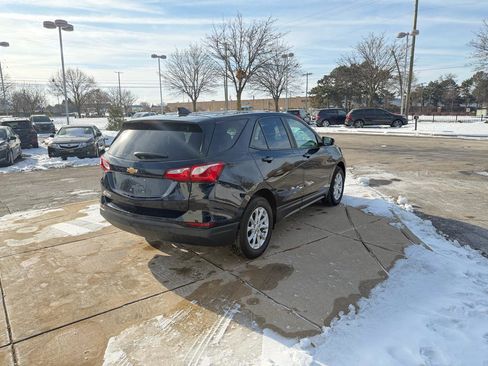 Used 2021 Chevrolet Equinox LS w/ LS Convenience Package FWD image 5