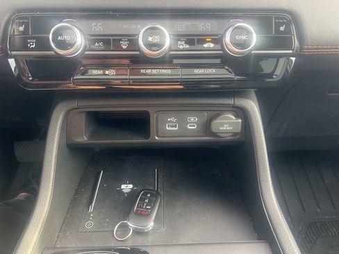 Used 2025 Honda Pilot TrailSport image 19