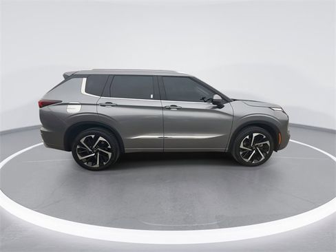 Used 2023 Mitsubishi Outlander SEL image 9