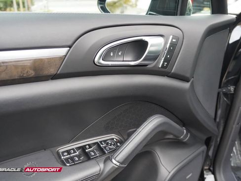 Used 2014 Porsche Cayenne Turbo S image 16