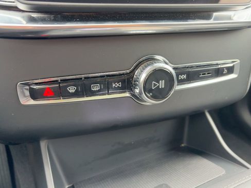 Certified 2025 Volvo XC90 B5 Plus image 17