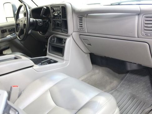 Used 2005 GMC Sierra 2500 SLT w/ Heavy-Duty Power Package image 15