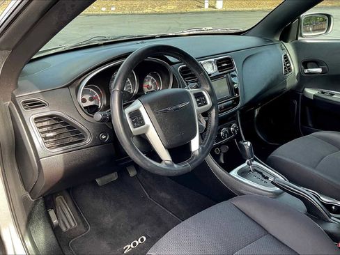 Used 2013 Chrysler 200 Touring image 17