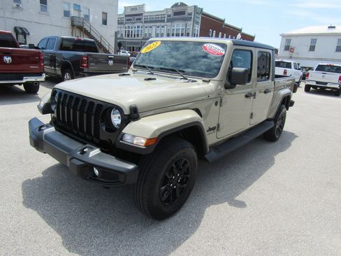 Used 2022 Jeep Gladiator Sport AWD/4WD image 7