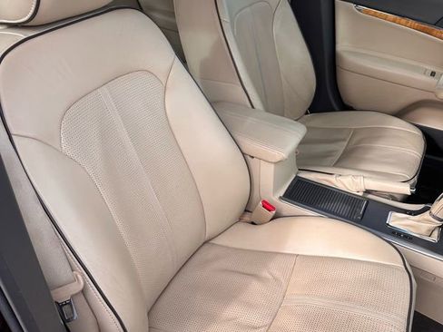 Used 2011 Lincoln MKZ image 11