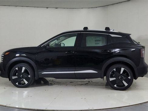 New 2026 Nissan Kicks SR w/ Cold Weather Package image 4