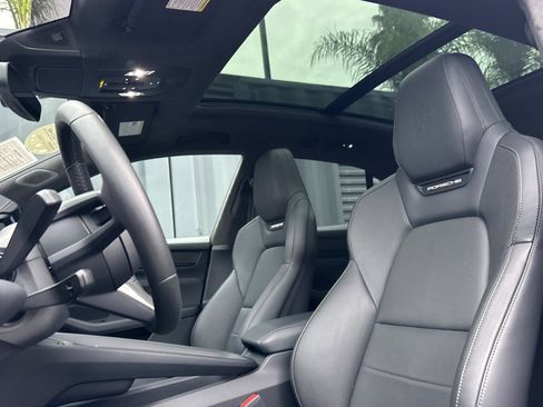 Used 2025 Porsche Macan Turbo Electric w/ Premium Package image 5