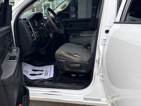 Used 2018 RAM 3500 Tradesman w/ Chrome Appearance Group AWD/4WD image 3