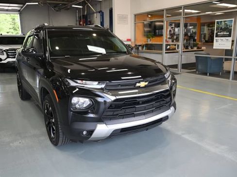 Used 2022 Chevrolet TrailBlazer LT w/ Convenience Package AWD/4WD image 3