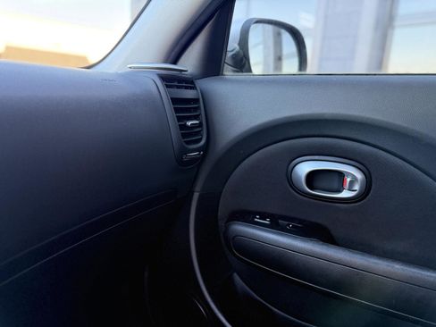 Used 2015 Kia Soul image 10