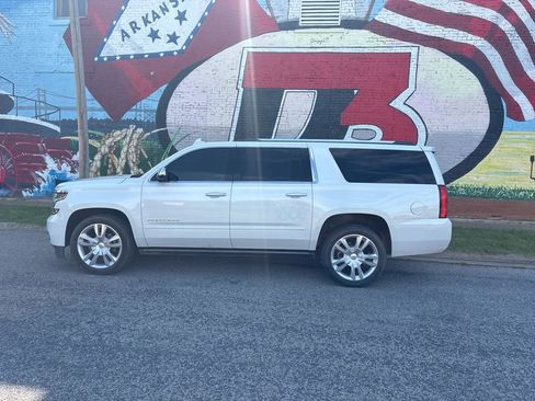 Used 2017 Chevrolet Suburban Premier AWD/4WD image 3