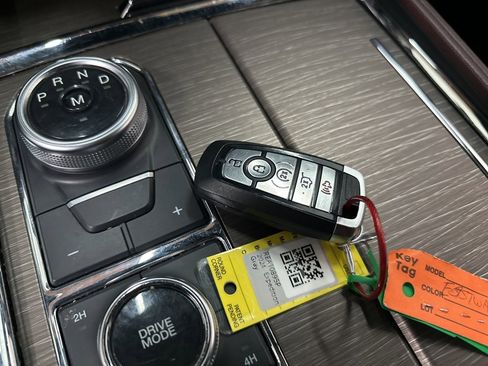 Used 2024 Ford Expedition Max Limited image 43