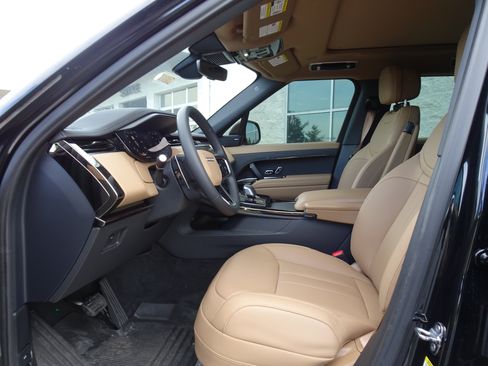 Certified 2025 Land Rover Range Rover Sport SE AWD/4WD image 7
