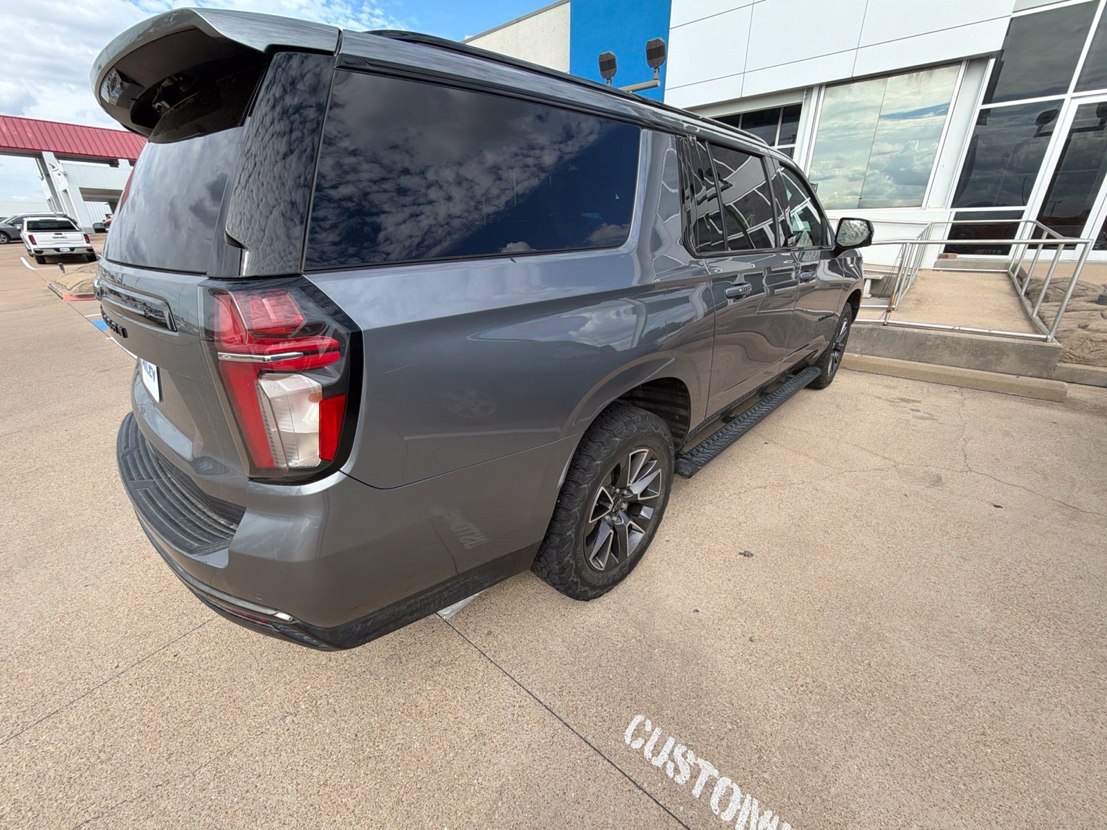 Used 2021 Chevrolet Suburban Z71 w/ Z71 Off-Road Package AWD/4WD image 17