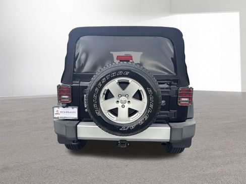 Used 2011 Jeep Wrangler Unlimited Sahara w/ Dual Top Group AWD/4WD image 7