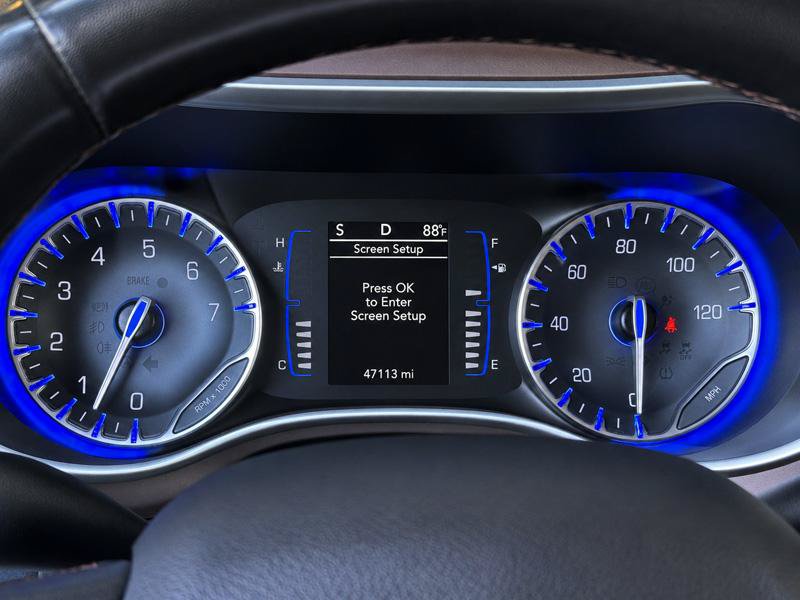 Used 2019 Chrysler Pacifica Touring-L FWD image 19