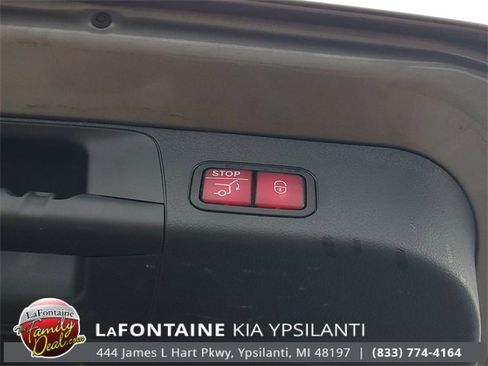 Used 2021 Mercedes-Benz GLB 250 4MATIC w/ Premium Package image 31