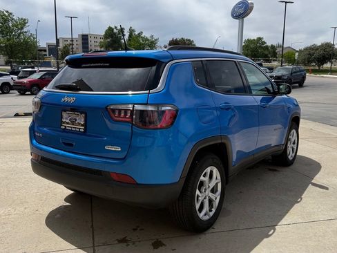 Used 2024 Jeep Compass Latitude AWD/4WD image 3