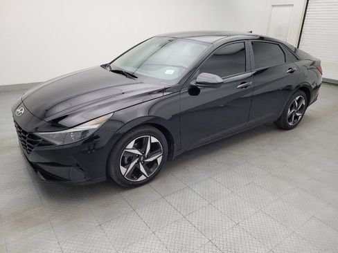 Used 2023 Hyundai Elantra SEL w/ Convenience Package FWD image 2