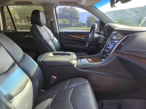 Used 2018 Cadillac Escalade Luxury RWD image 25