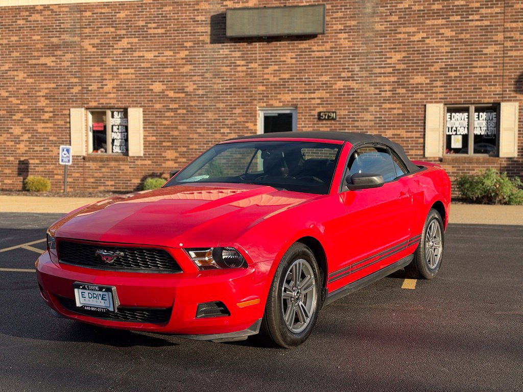 Used 2010 Ford Mustang Convertible RWD image 4